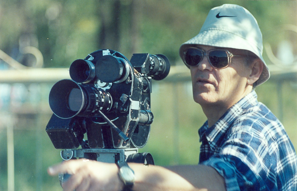Кинооператор Е.А. Корзун на съемке фильма День вчерашний - день сегодняшний 2002 год .jpg